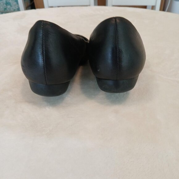 CLARKS ARTISAN LEATHER BLACK FLATS - Picture 6 of 6